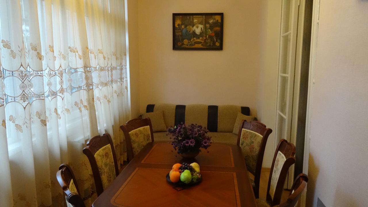 Apartment Vake-Saburtalo Tbilisi Exteriör bild
