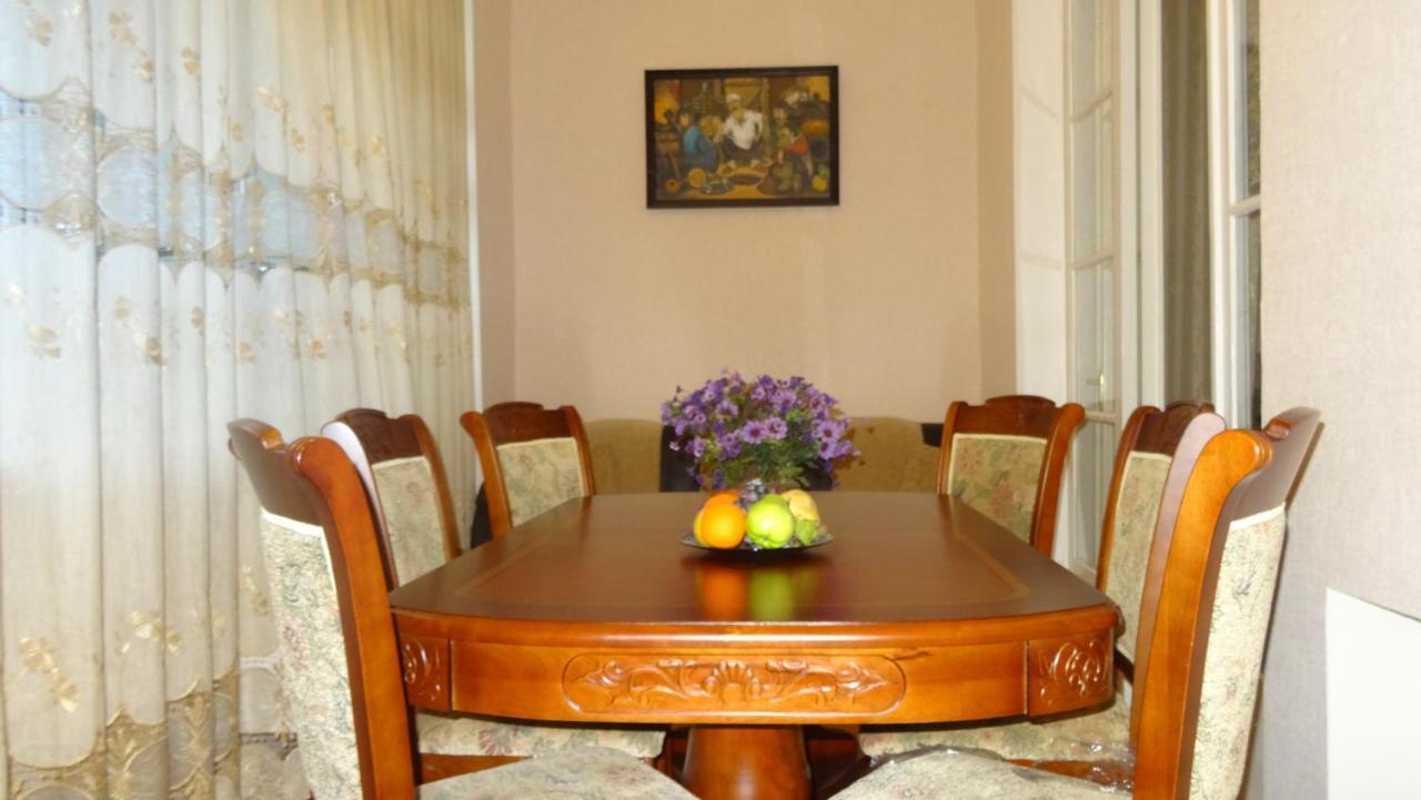 Apartment Vake-Saburtalo Tbilisi Exteriör bild
