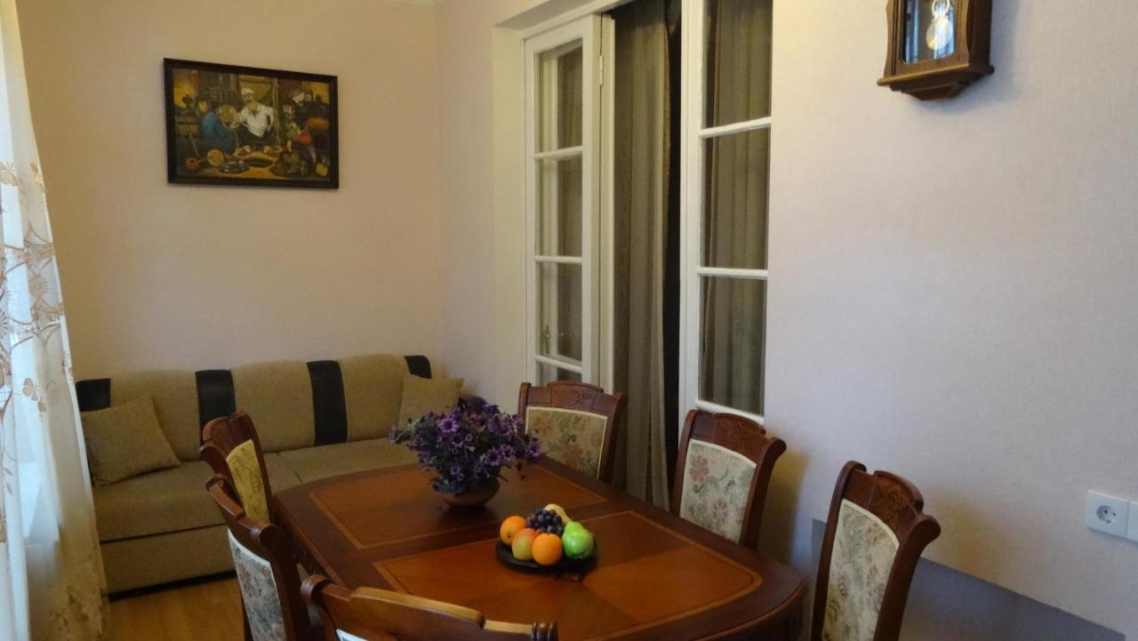 Apartment Vake-Saburtalo Tbilisi Exteriör bild