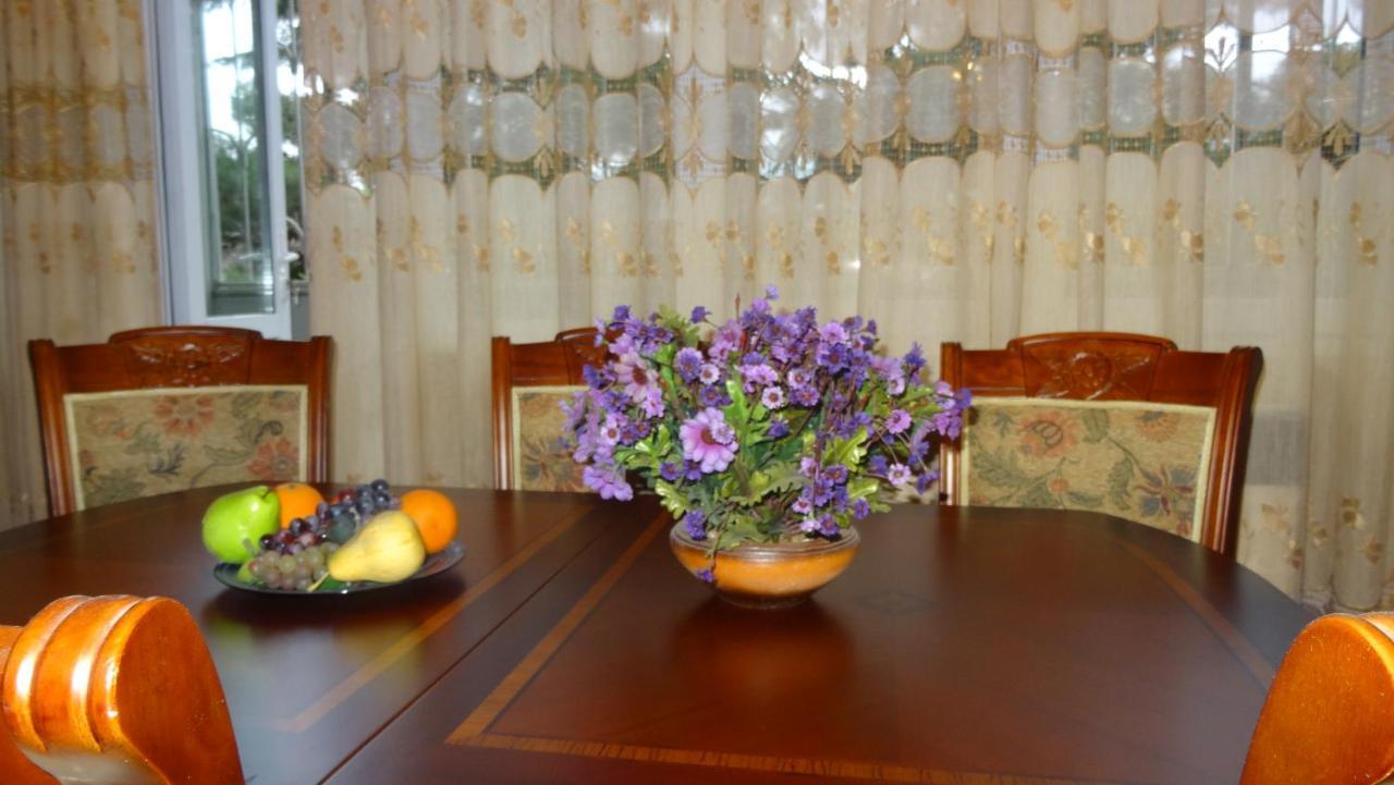 Apartment Vake-Saburtalo Tbilisi Exteriör bild